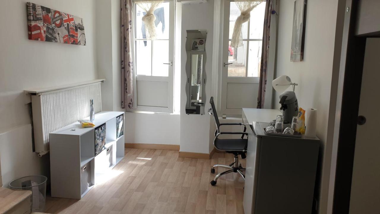 Chambres Poitiers Centre Ville - Salle de Bain, Réfrigérateur, TV et machine à café privatifs - Cuisine commune - Terrasse - Hôtel de ville à 200m Extérieur photo