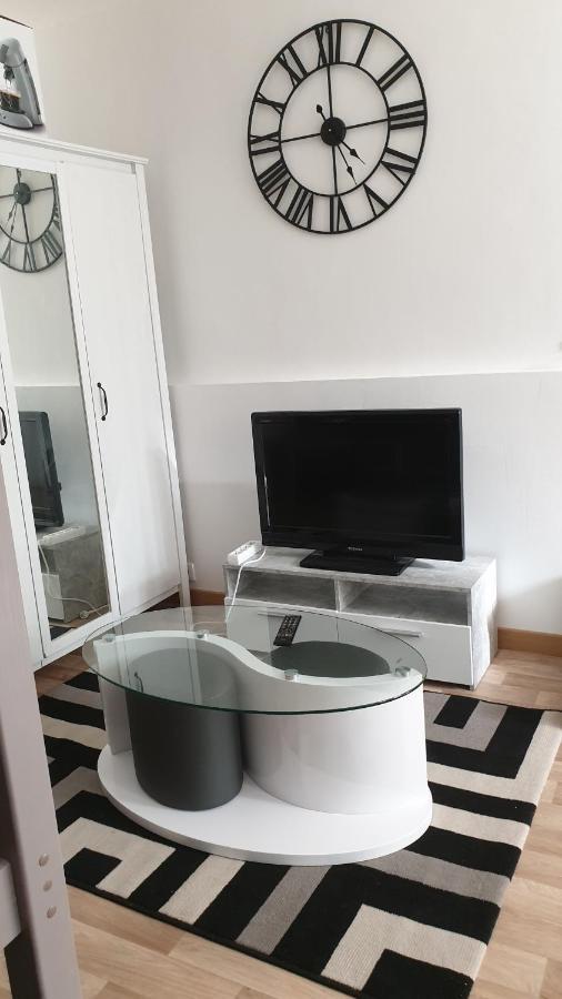 Chambres Poitiers Centre Ville - Salle de Bain, Réfrigérateur, TV et machine à café privatifs - Cuisine commune - Terrasse - Hôtel de ville à 200m Extérieur photo