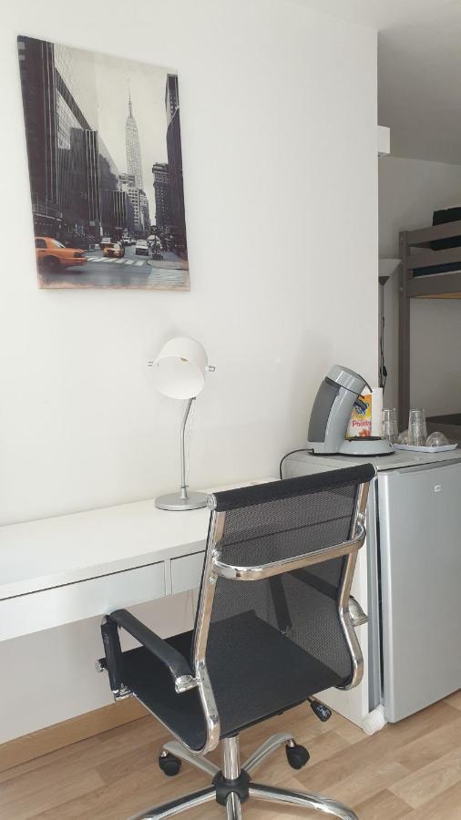 Chambres Poitiers Centre Ville - Salle de Bain, Réfrigérateur, TV et machine à café privatifs - Cuisine commune - Terrasse - Hôtel de ville à 200m Extérieur photo