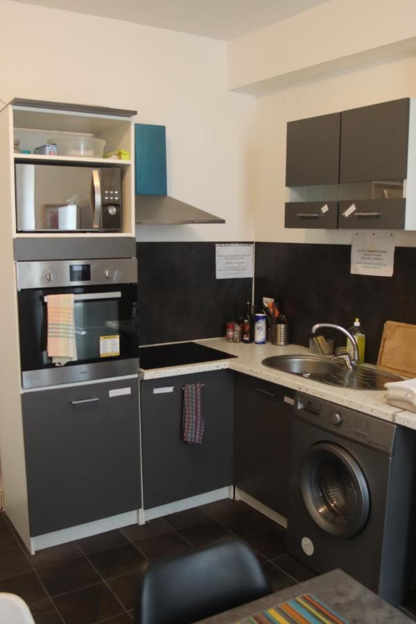 Chambres Poitiers Centre Ville - Salle de Bain, Réfrigérateur, TV et machine à café privatifs - Cuisine commune - Terrasse - Hôtel de ville à 200m Extérieur photo