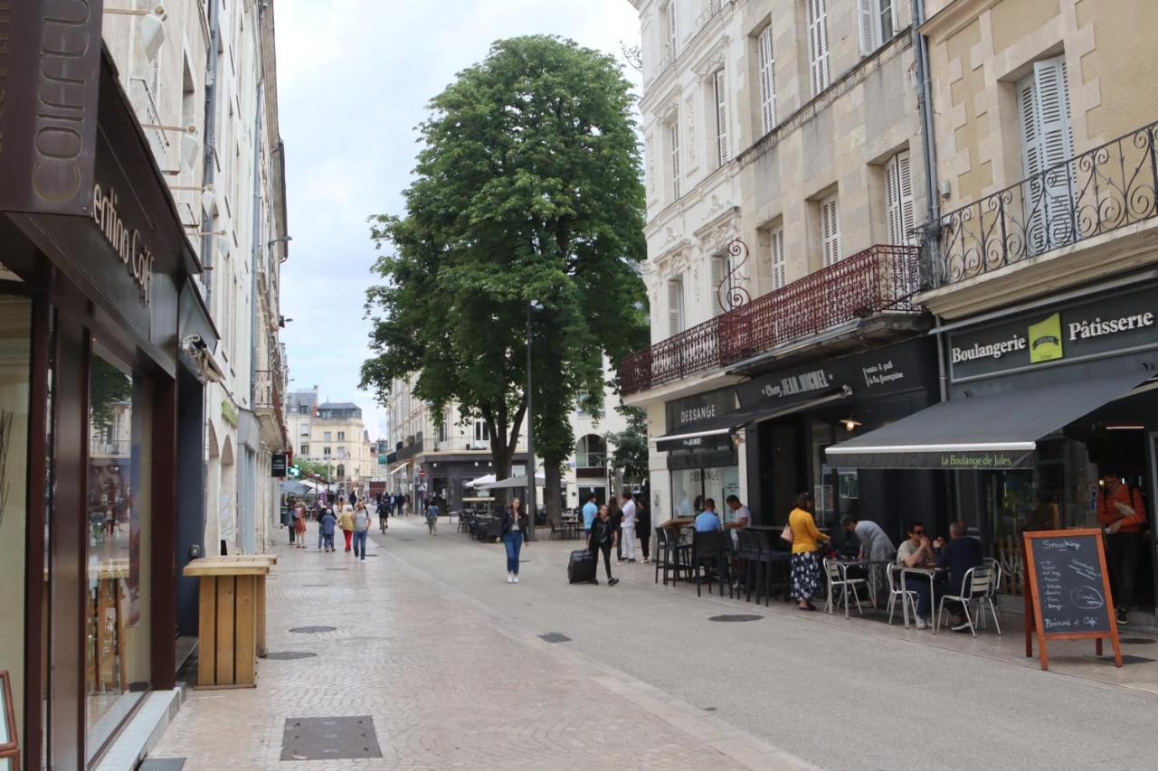 Chambres Poitiers Centre Ville - Salle de Bain, Réfrigérateur, TV et machine à café privatifs - Cuisine commune - Terrasse - Hôtel de ville à 200m Extérieur photo