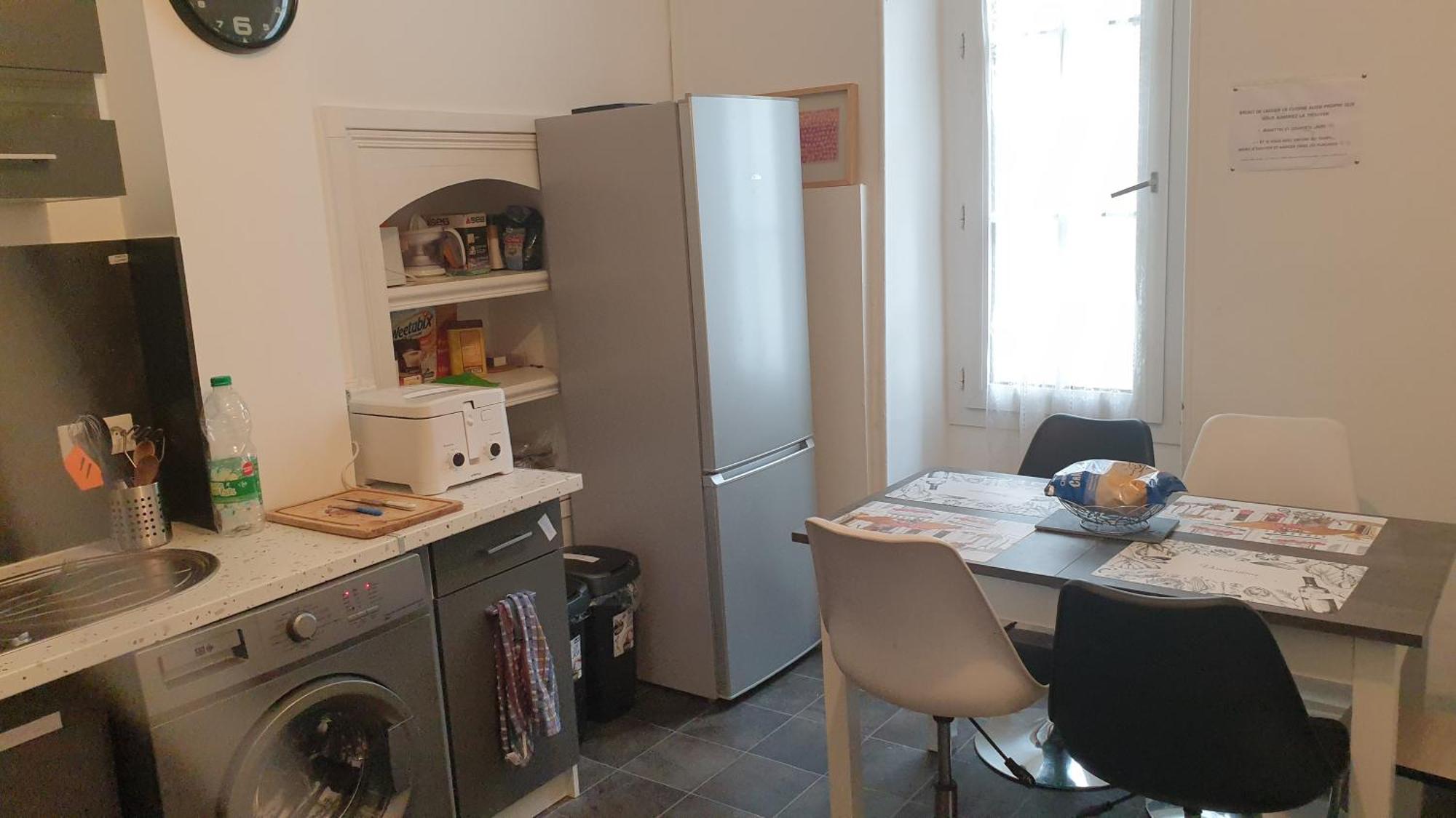 Chambres Poitiers Centre Ville - Salle de Bain, Réfrigérateur, TV et machine à café privatifs - Cuisine commune - Terrasse - Hôtel de ville à 200m Extérieur photo