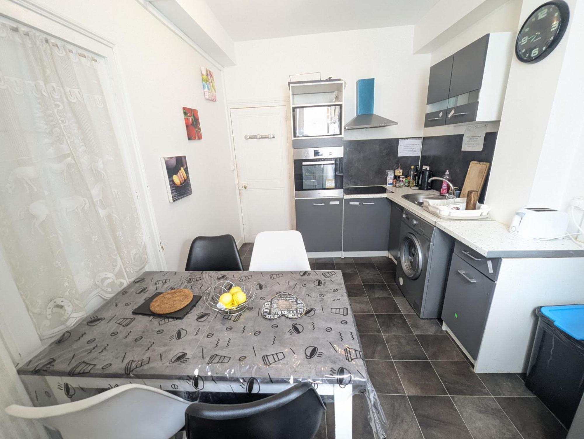 Chambres Poitiers Centre Ville - Salle de Bain, Réfrigérateur, TV et machine à café privatifs - Cuisine commune - Terrasse - Hôtel de ville à 200m Extérieur photo