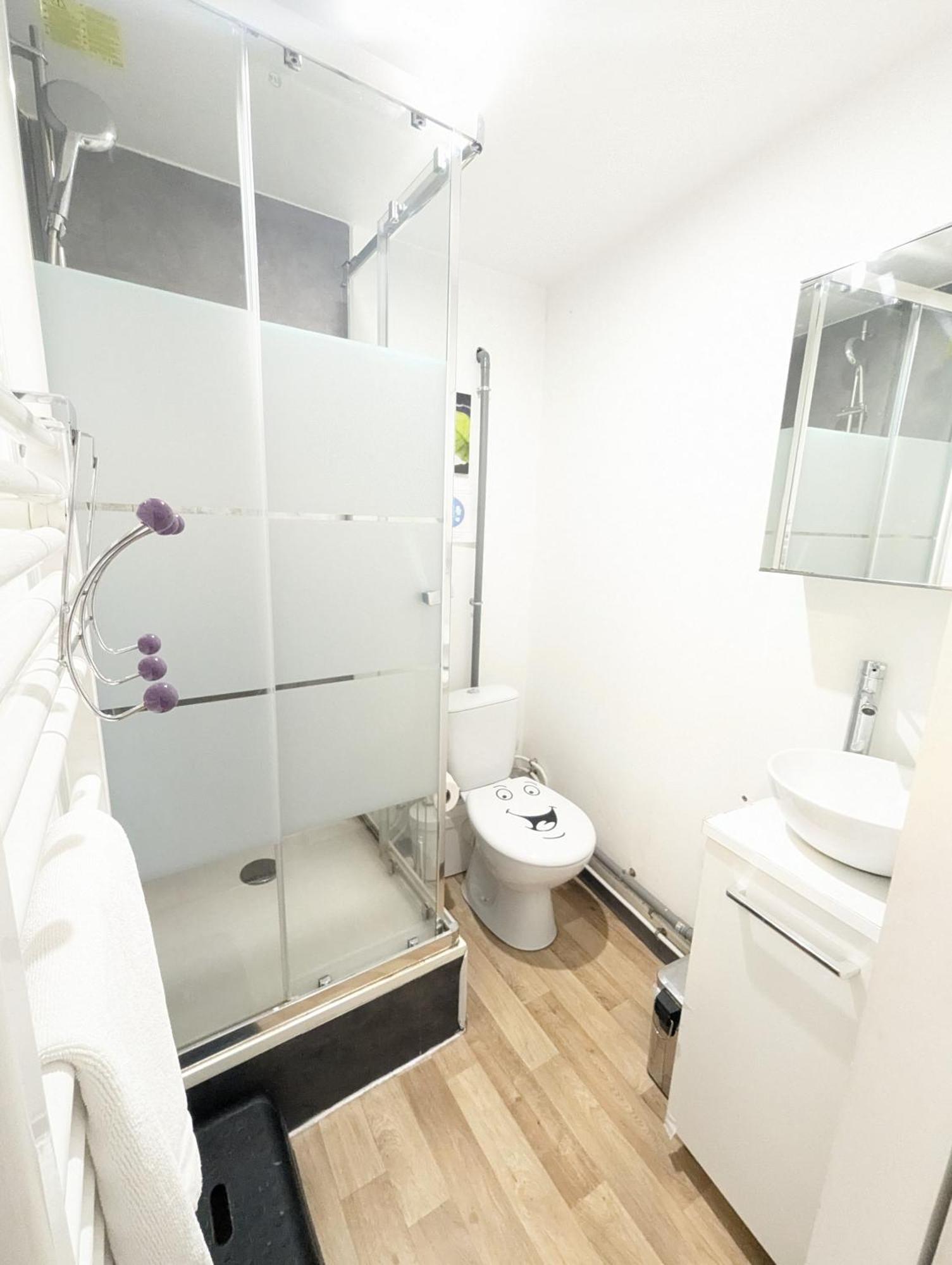 Chambres Poitiers Centre Ville - Salle de Bain, Réfrigérateur, TV et machine à café privatifs - Cuisine commune - Terrasse - Hôtel de ville à 200m Extérieur photo