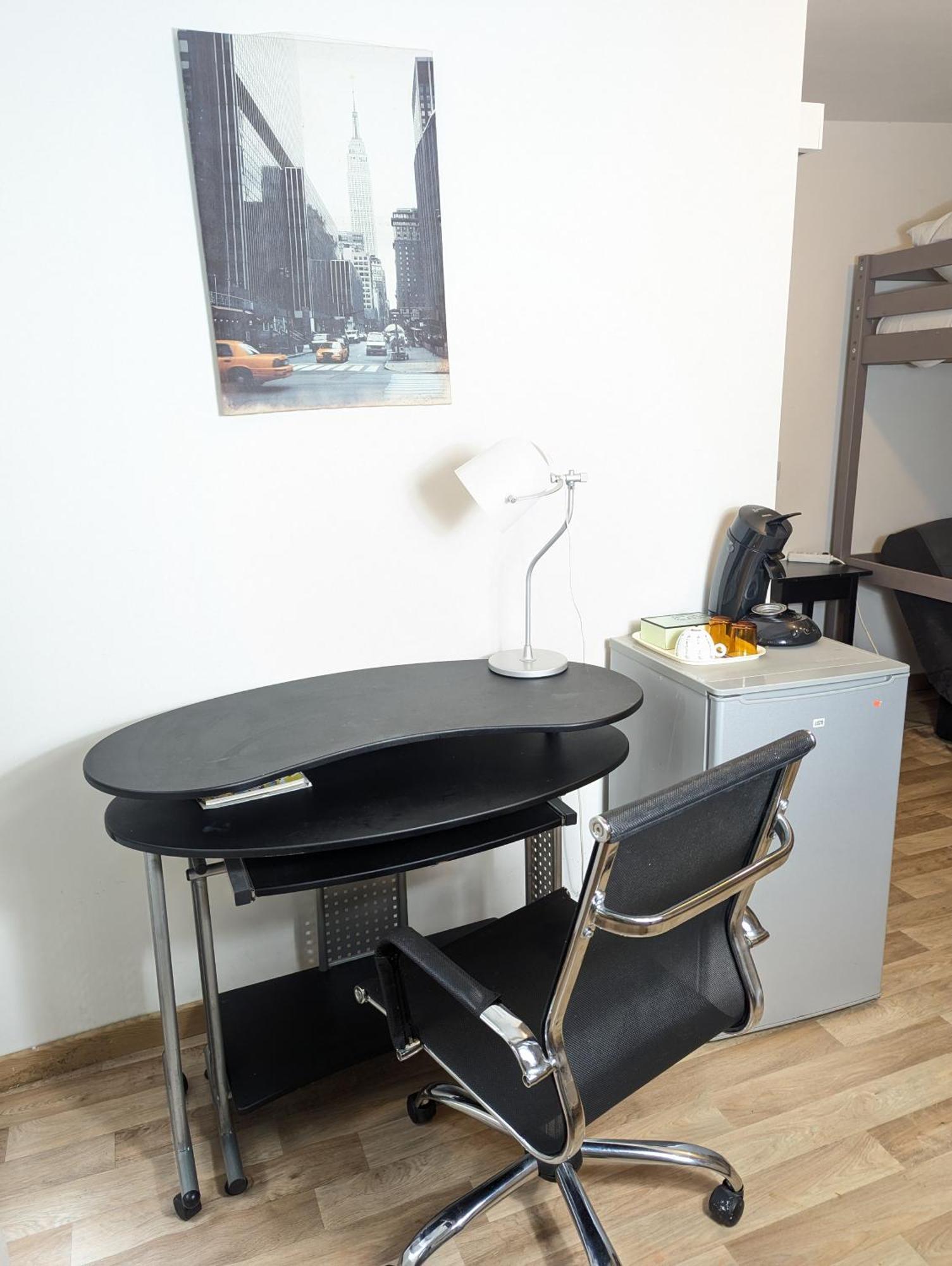 Chambres Poitiers Centre Ville - Salle de Bain, Réfrigérateur, TV et machine à café privatifs - Cuisine commune - Terrasse - Hôtel de ville à 200m Extérieur photo