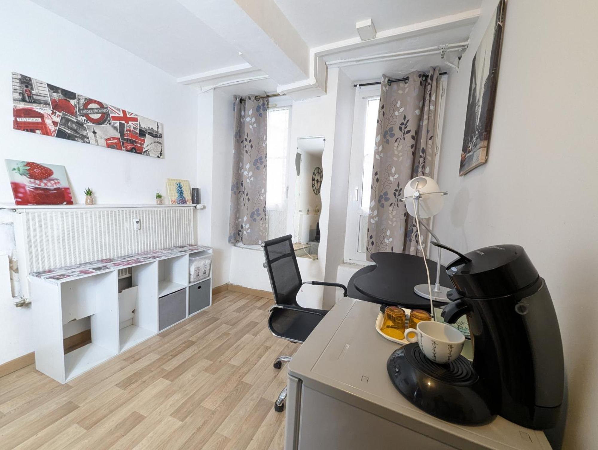 Chambres Poitiers Centre Ville - Salle de Bain, Réfrigérateur, TV et machine à café privatifs - Cuisine commune - Terrasse - Hôtel de ville à 200m Extérieur photo
