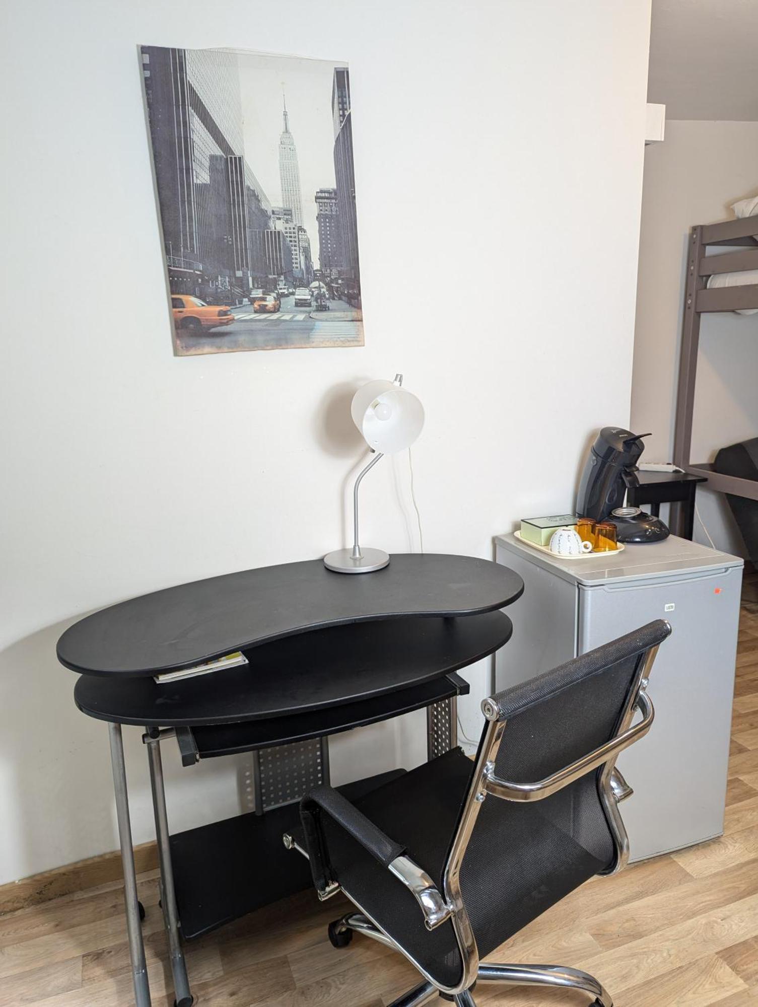 Chambres Poitiers Centre Ville - Salle de Bain, Réfrigérateur, TV et machine à café privatifs - Cuisine commune - Terrasse - Hôtel de ville à 200m Extérieur photo