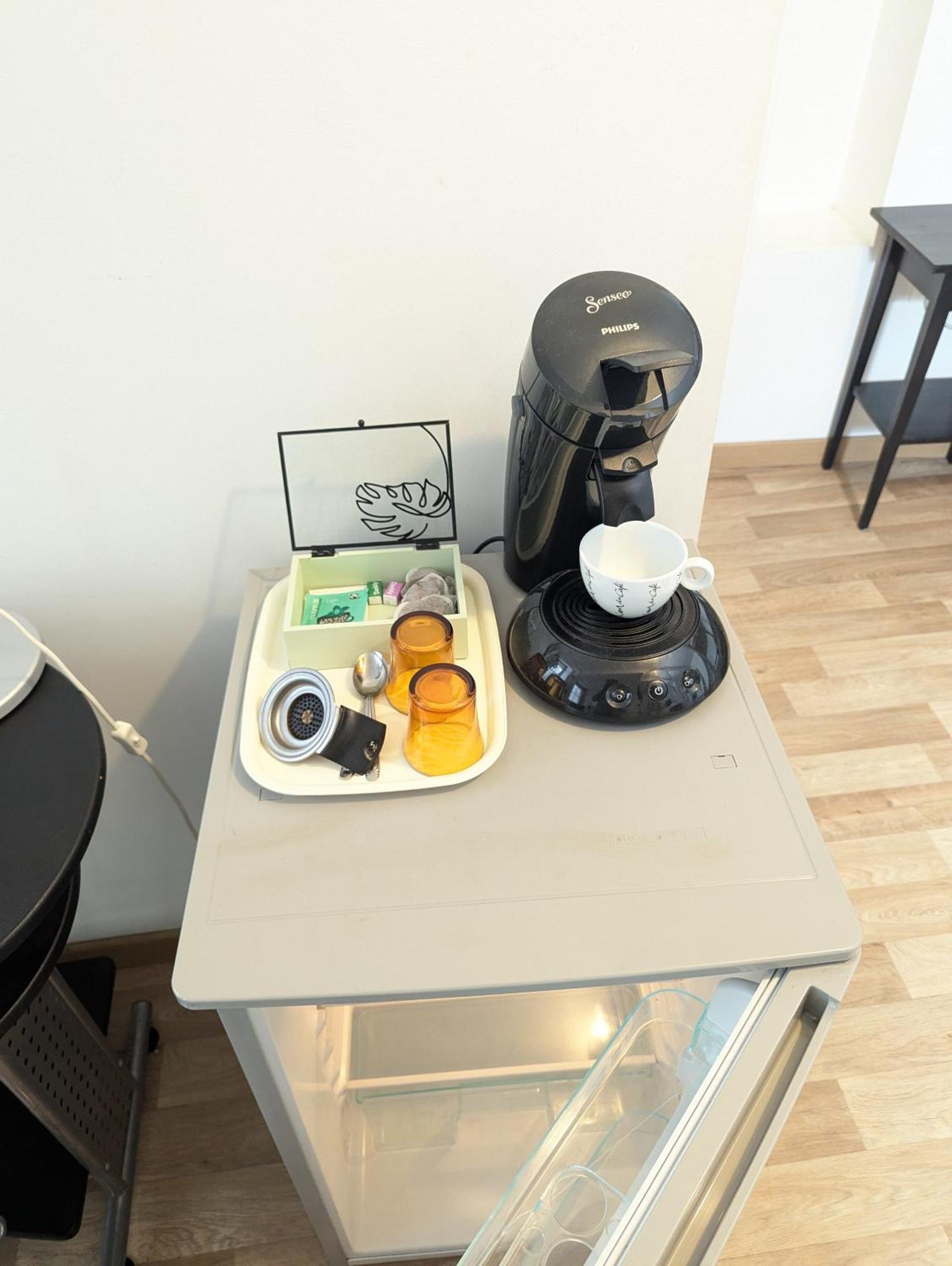 Chambres Poitiers Centre Ville - Salle de Bain, Réfrigérateur, TV et machine à café privatifs - Cuisine commune - Terrasse - Hôtel de ville à 200m Extérieur photo