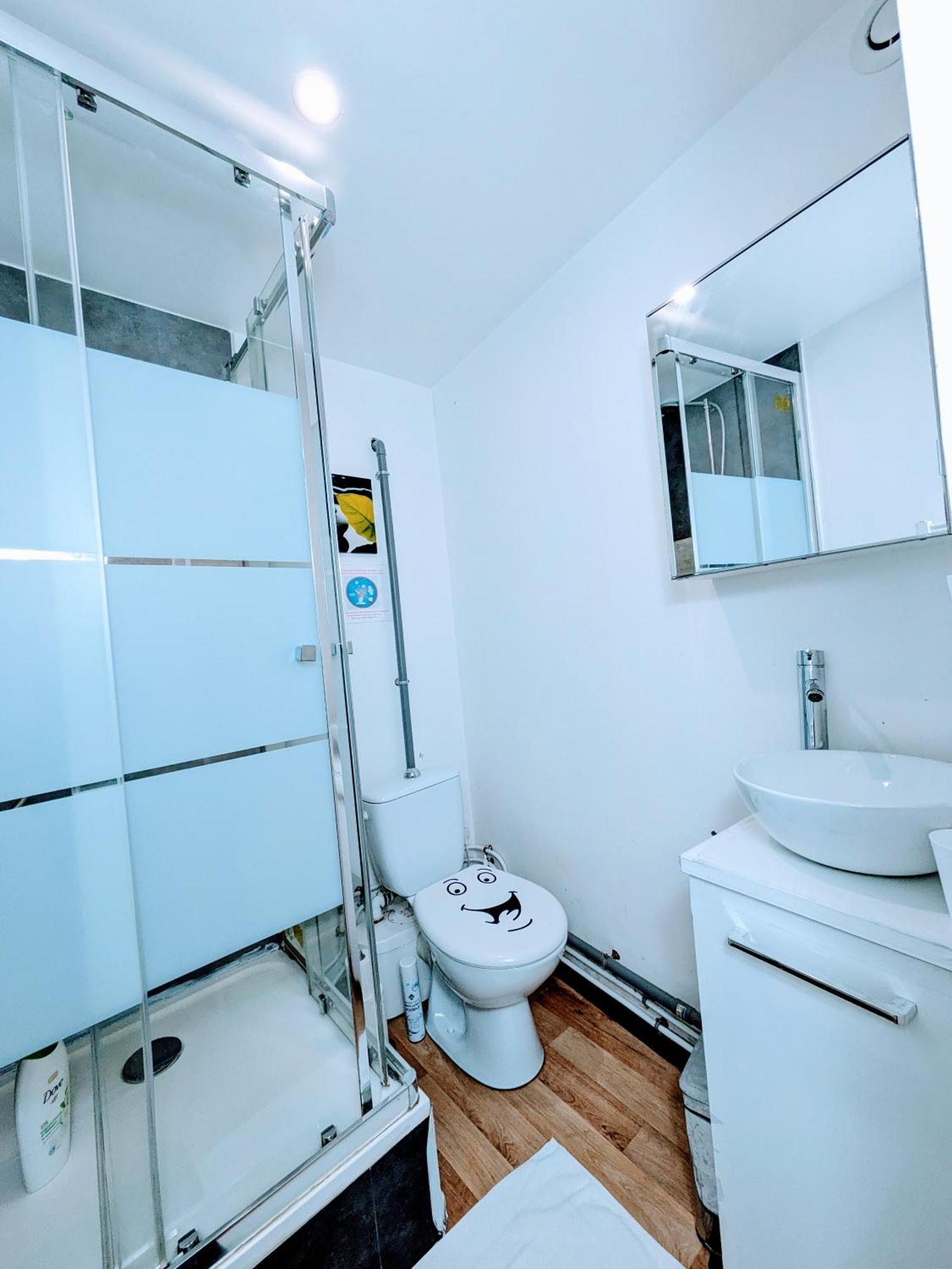 Chambres Poitiers Centre Ville - Salle de Bain, Réfrigérateur, TV et machine à café privatifs - Cuisine commune - Terrasse - Hôtel de ville à 200m Extérieur photo
