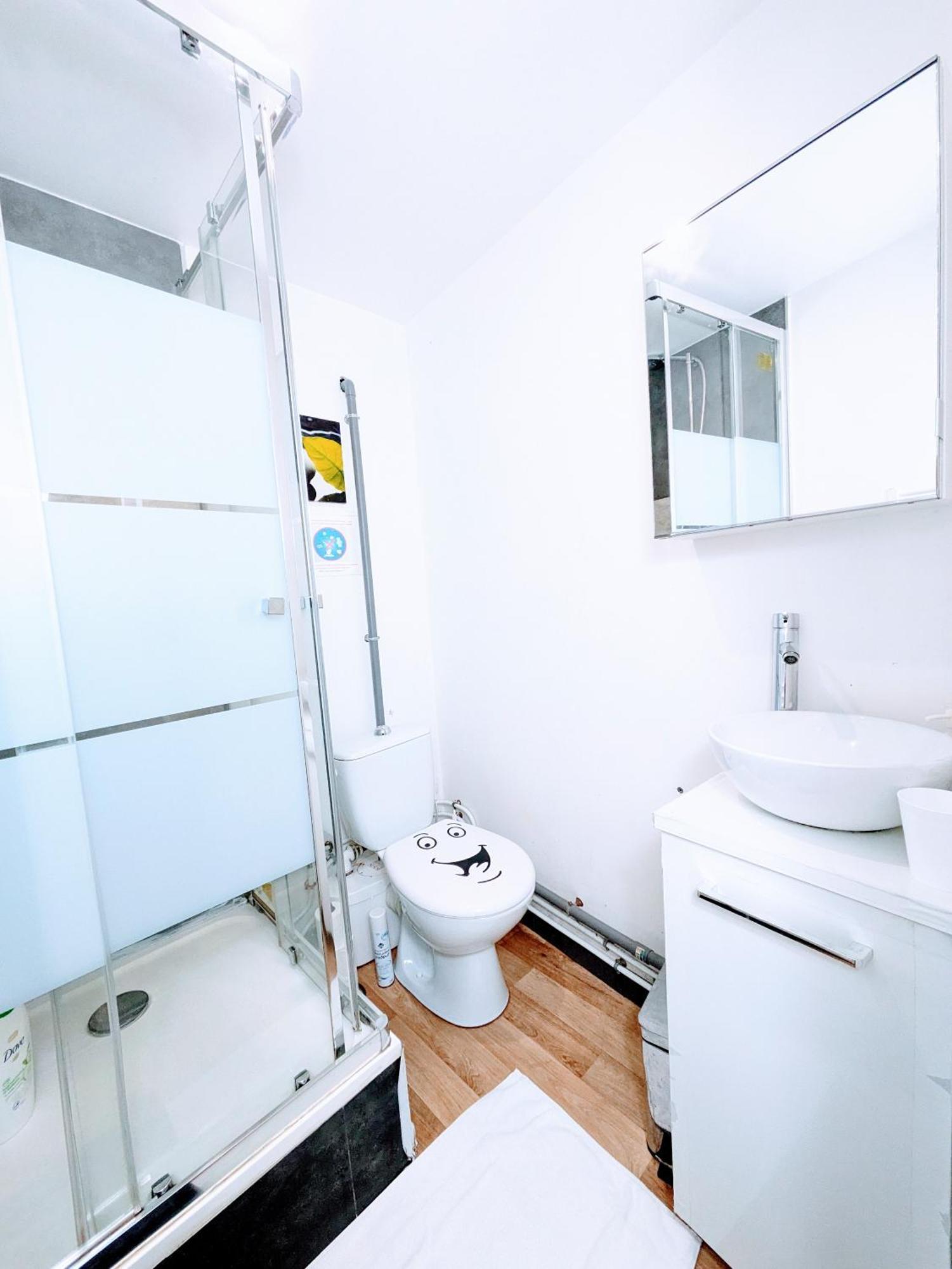 Chambres Poitiers Centre Ville - Salle de Bain, Réfrigérateur, TV et machine à café privatifs - Cuisine commune - Terrasse - Hôtel de ville à 200m Extérieur photo
